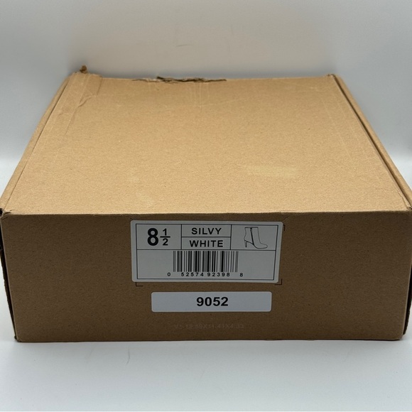 Journee Collection Silvy White Stiletto Booties - Picture 8 of 8